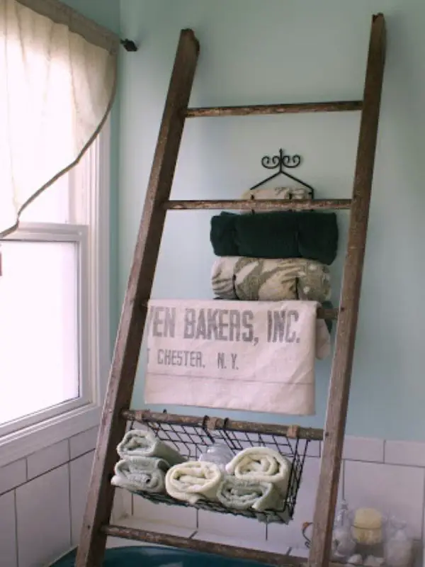 Barn Bath Storage Ladder