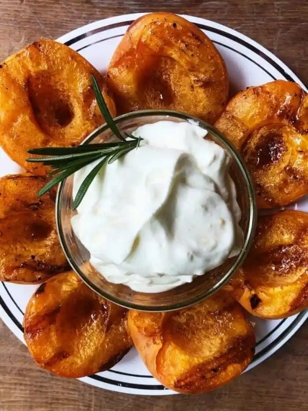Grilled Apricot with Sweet Cream