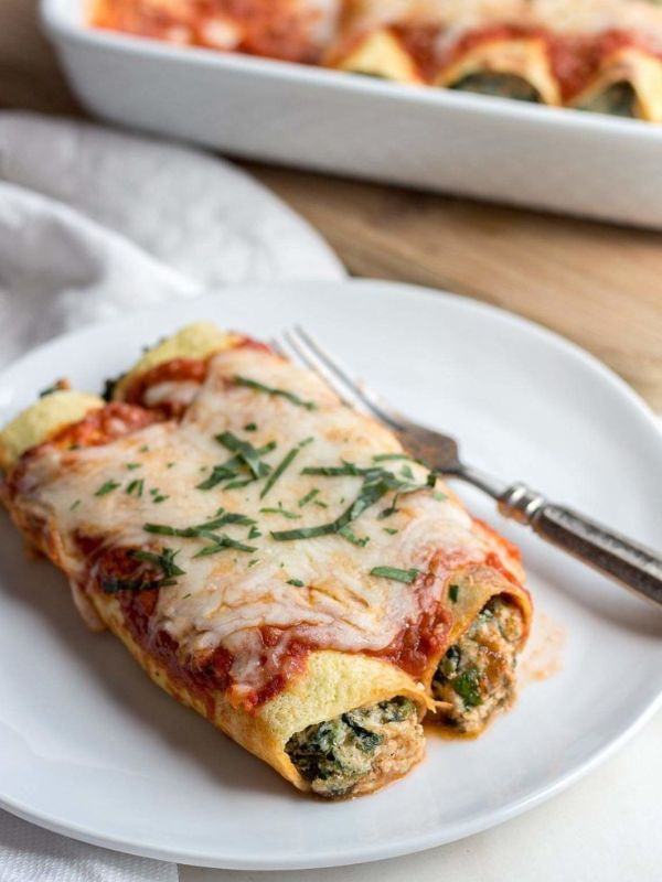 Spinach Manicotti with Ricotta Cheese and Red Sauce