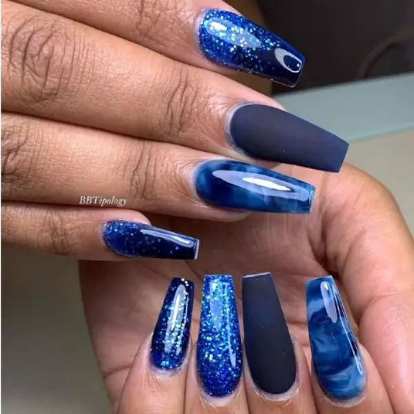 dark blue acrylic nails