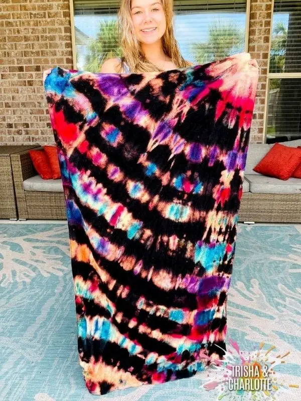 DIY Tie Dye Black Towel