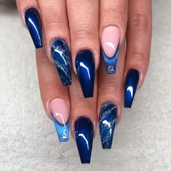 dark blue acrylic nails