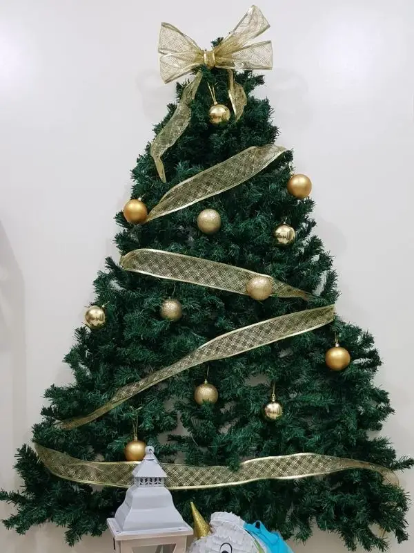 DIY Garland Christmas Tree