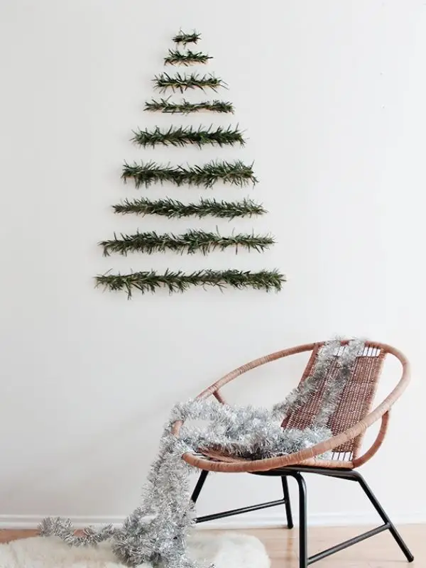 DIY Makeshift Xmas Tree Wall Hanging