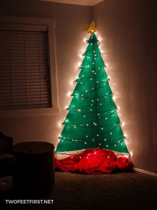 DIY Wall Mounted Christmas Tree
