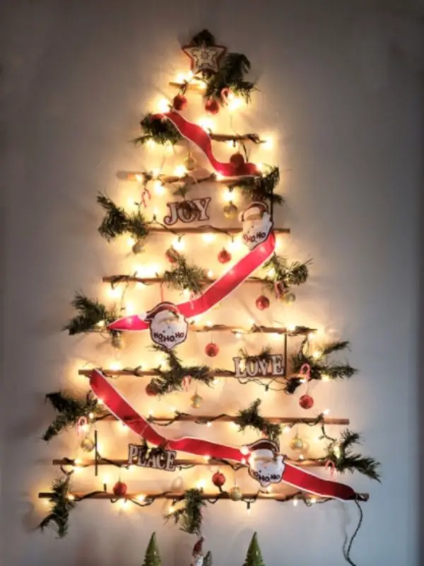 Hanging Wall Christmas Tree DIY