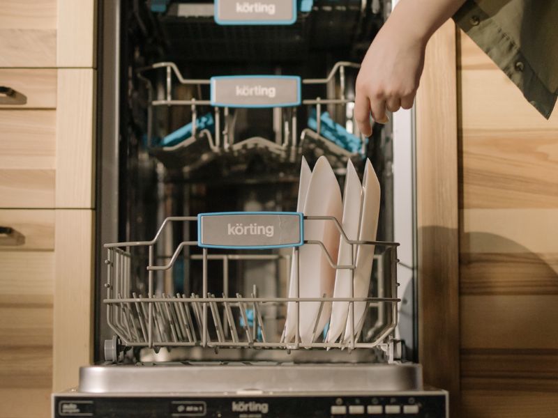 Why You Don't Need to Pre-Rinse Your Dishes