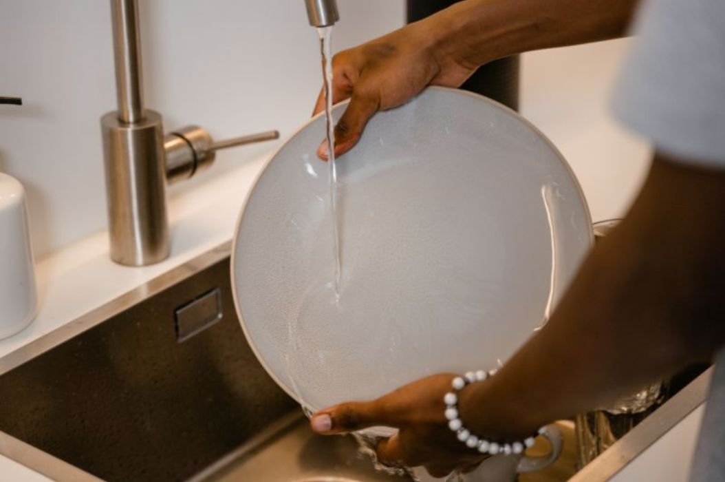Why you Shouldn't You Rinse Your Dishes Before the Dishwasher