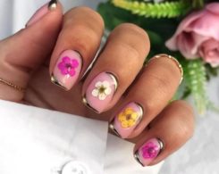 Mother's Day Nail Ideas